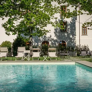https://villa-gabriele-dannunzio.it-tuscanyhotel.com